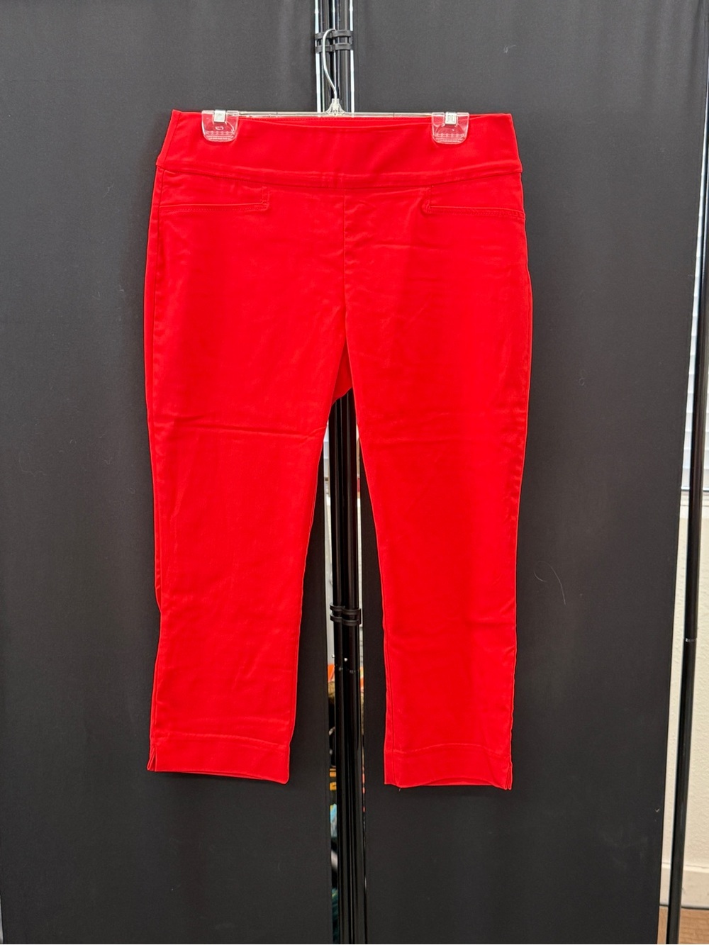 St. John's Bay Red Pull-On Capri Pants-New without tags